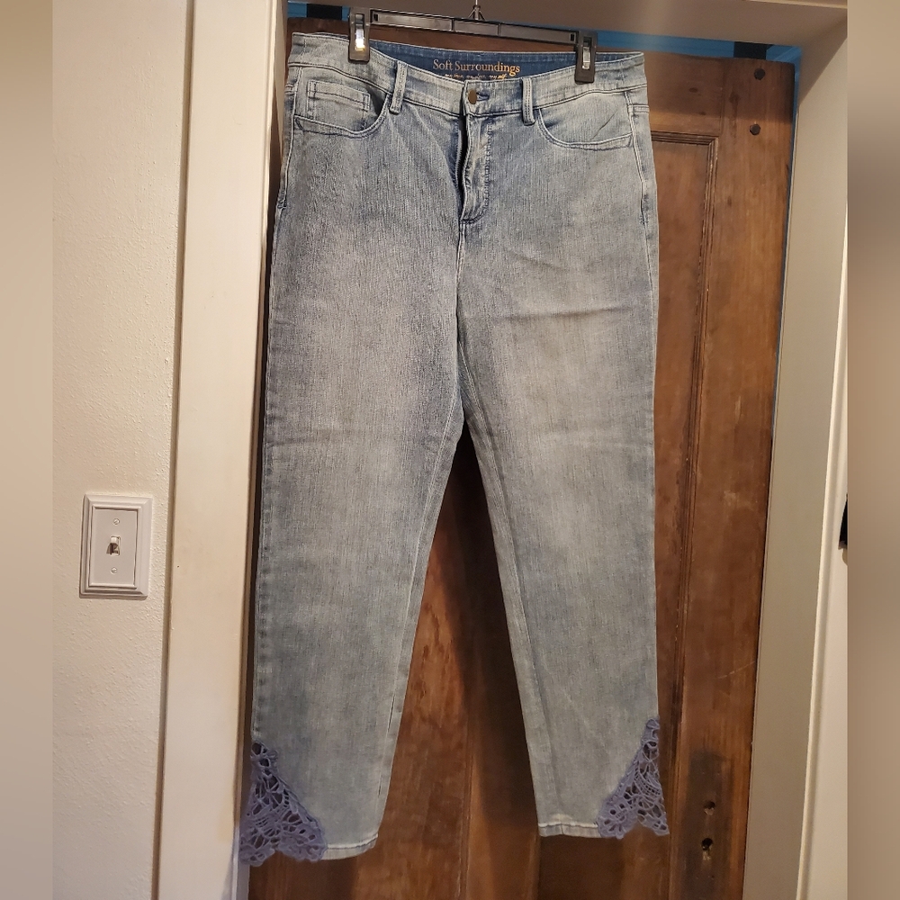 Like new Faded soft surroundings tapered ankle denim